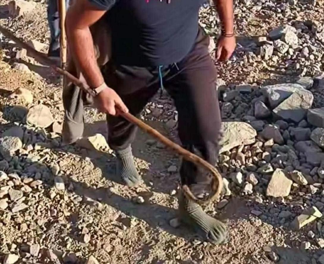ξυπόλητος τίμιος σταυρός