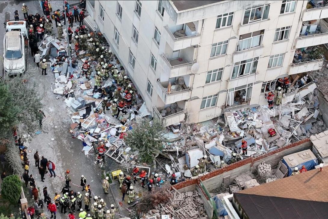 κωνσταντινούπολη καταρρευση κτιριου