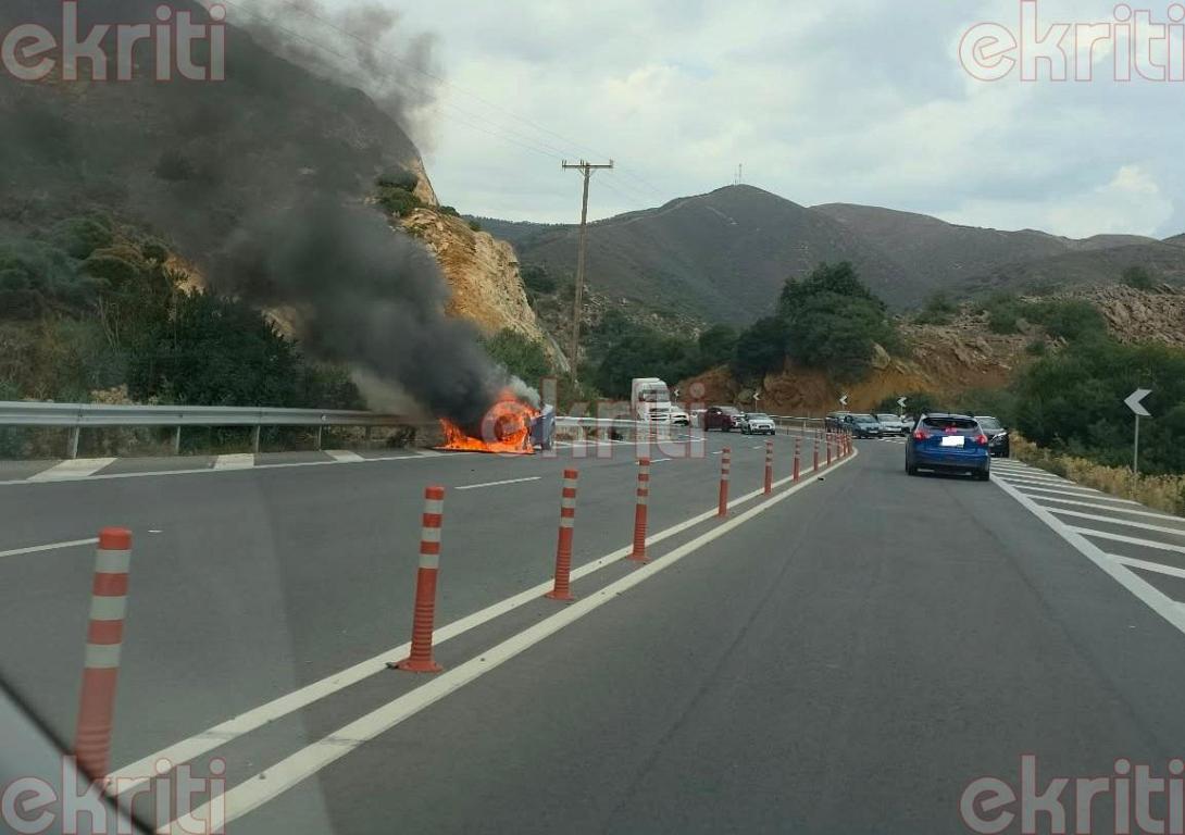 Φωτιά σε ΙΧ στον ΒΟΑΚ