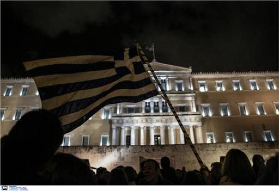 Οι Έλληνες βγήκαν στους δρόμους για να φωνάξουν "Δεν εκβιαζόμαστε" (φωτορεπορτάζ)