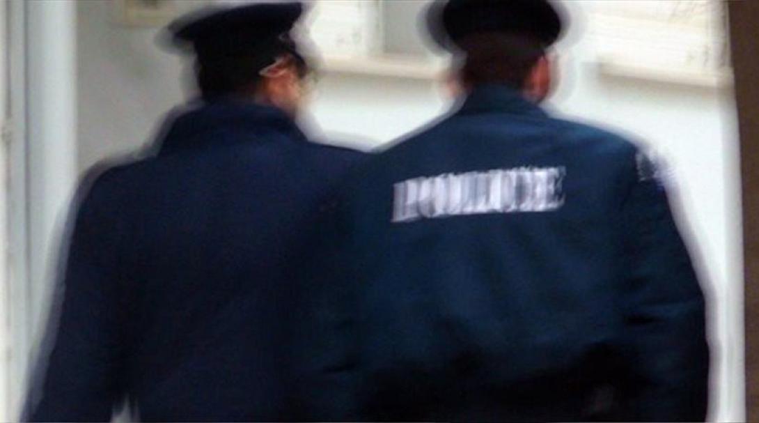 Αρχιφύλακας εξαπάτησε μετανάστη αποσπώντας του 400 ευρώ