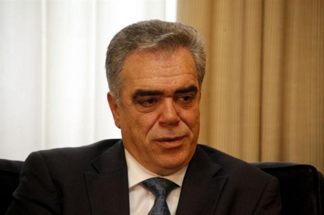 Ο Υφυπουργός Εξωτερικών .. ενημερώνεται από τα ΜΜΕ της Κρήτης για τα χημικά