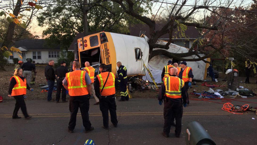 22-93231usabusaccident.jpg