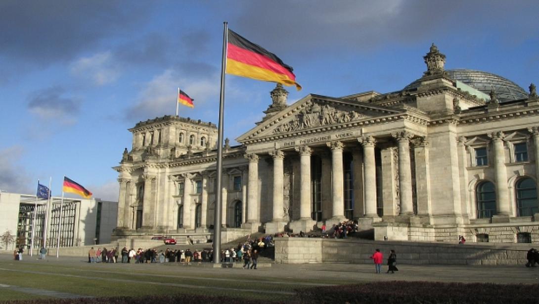220781-bundestagheader.jpg