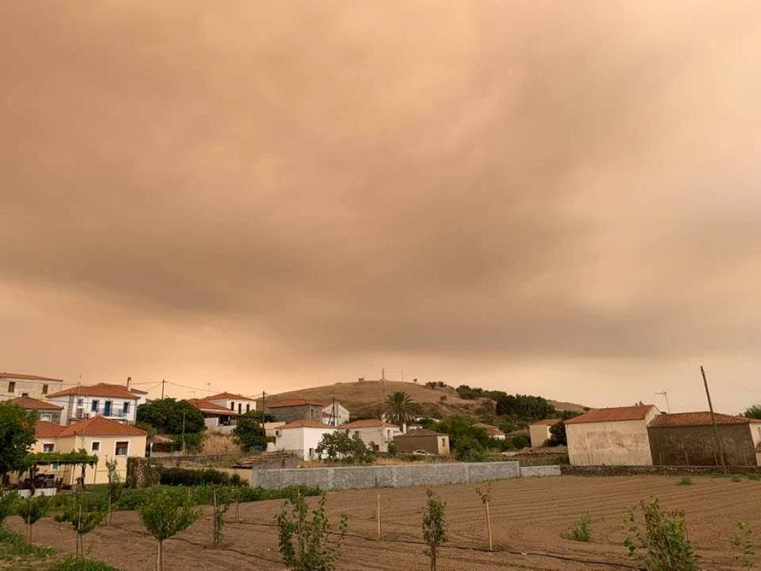 Ο καπνός από την Φωτιά στην Εύβοια