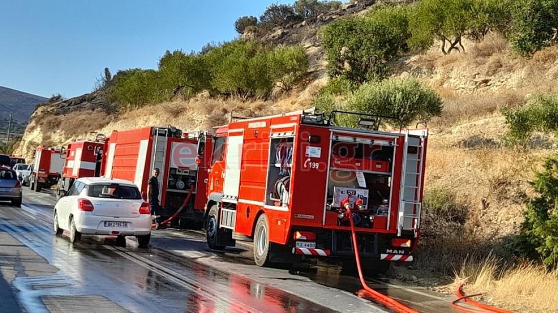 Μεγάλες δυνάμεις της Πυροσβεστικής αναπτύχθηκαν στη περιοχή.