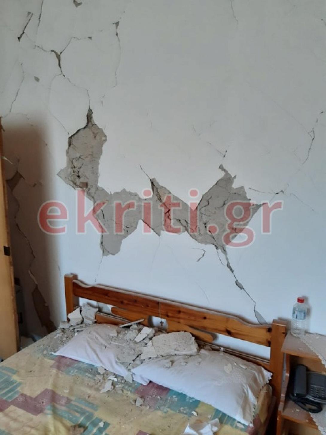 Σπίτι στο χωριό Βόνη μετά τον σεισμό 