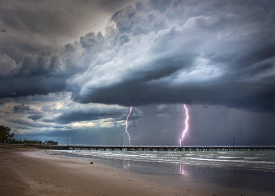 2493949-3-summer-storm.jpg