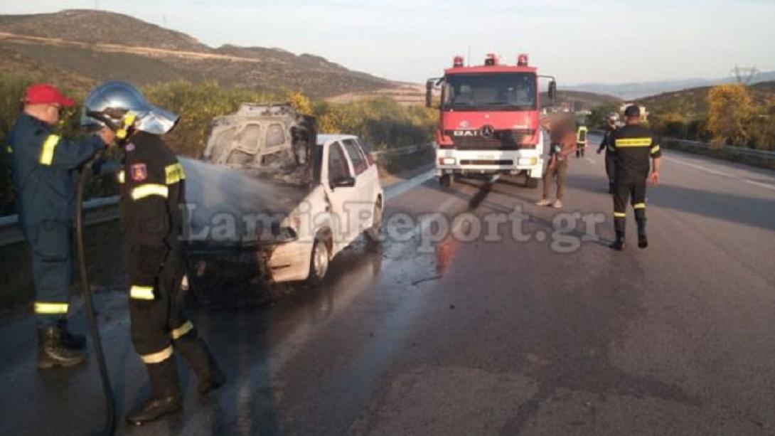 φλόγες αυτοκίνητο