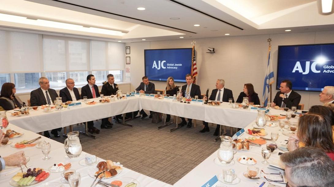 αποστολακης ΗΠΑ.jpg