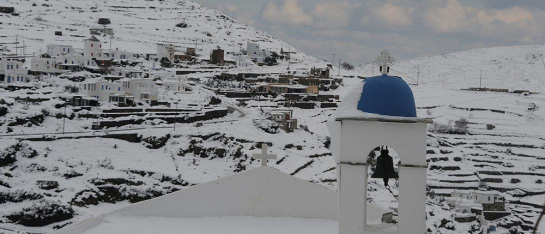 Συνεχίζονται τα προβλήματα στην Τήνο από τον μεγάλο χιονιά