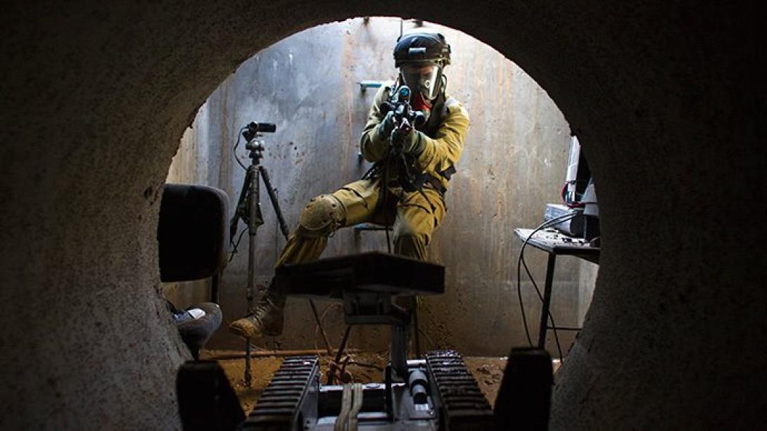 Εισβολή κομμάντος στη Γάζα - Παλαιστήνιοι εγκαταλείπουν την περιοχή