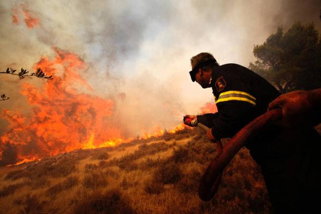 Δύο ανήλικοι οι φερόμενοι ως εμπρηστές στα Μέγαρα
