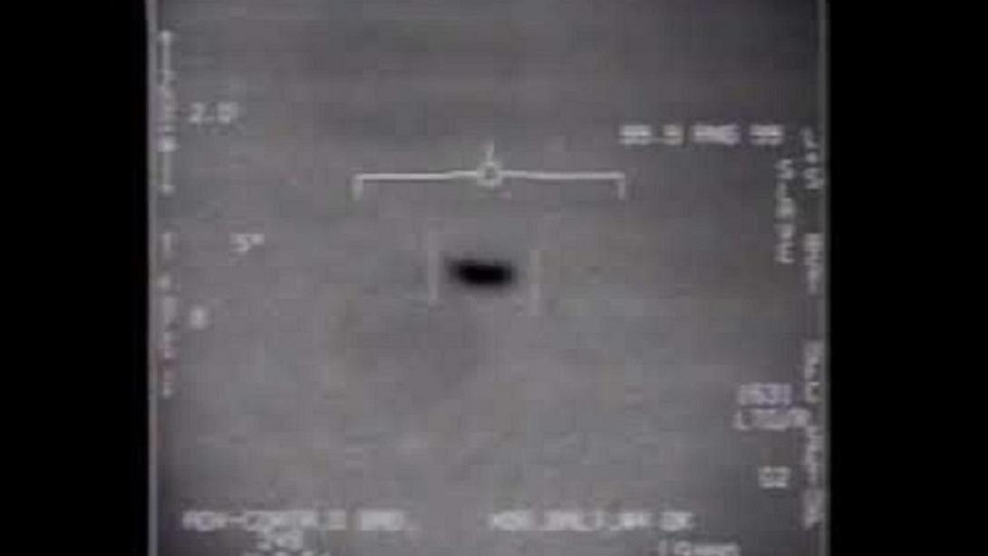 Ο πιλότος που είδε και κατέγραψε το UFO Tic Tac σπάει τη σιωπή του (βίντεο).jpg