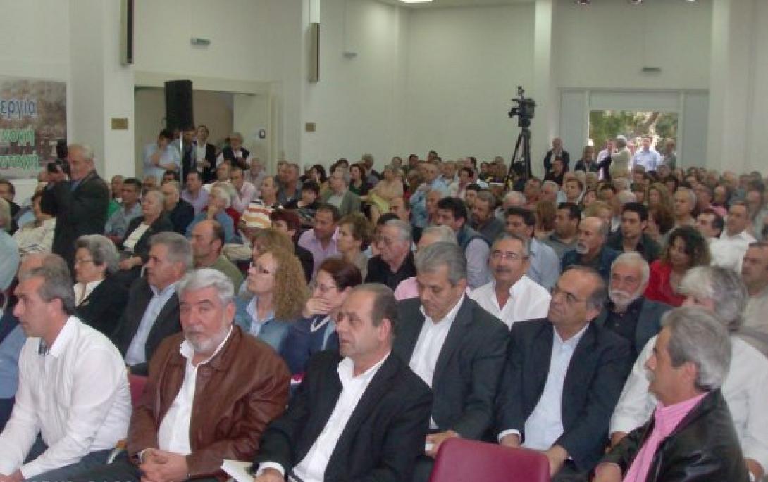 Πλήθος εργαζομένων στη κοπή της πίτας του ΕΚΗ