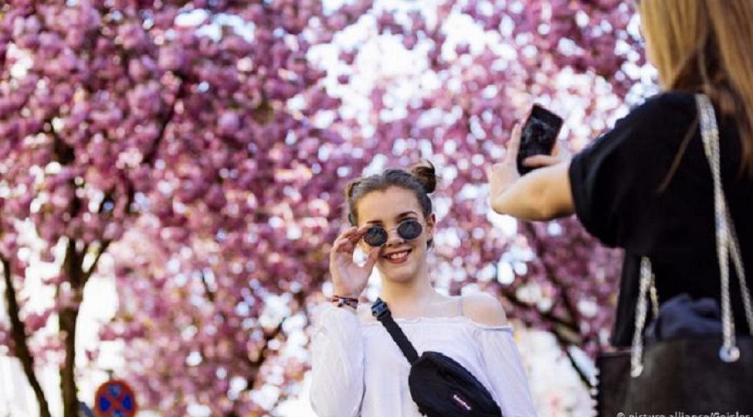 ανθισμένα δέντρα-γυναίκα