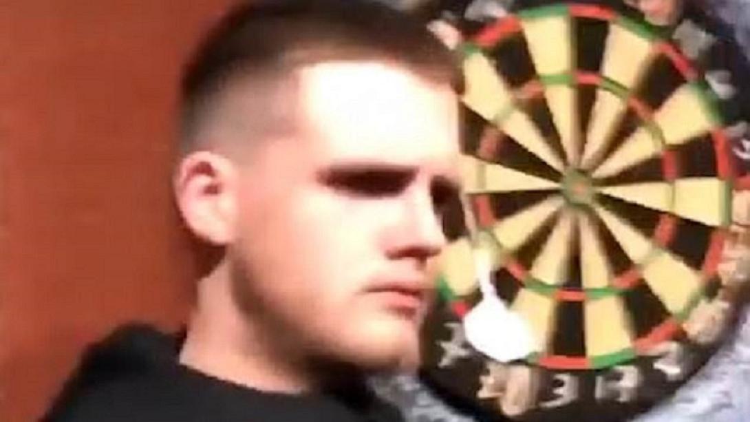 βελάκια με στόχο άνθρωπο.jpg