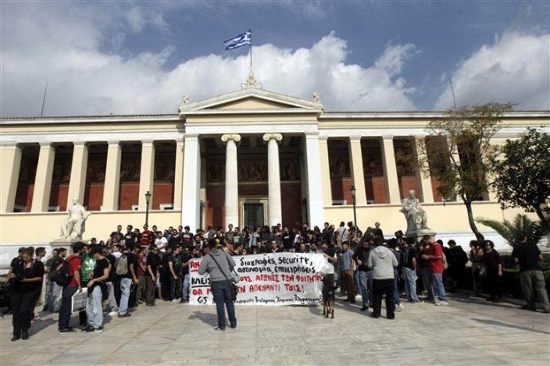 Επεισόδια φοιτητών και ΜΑΤ στο Πανεπιστημίου Αθηνών