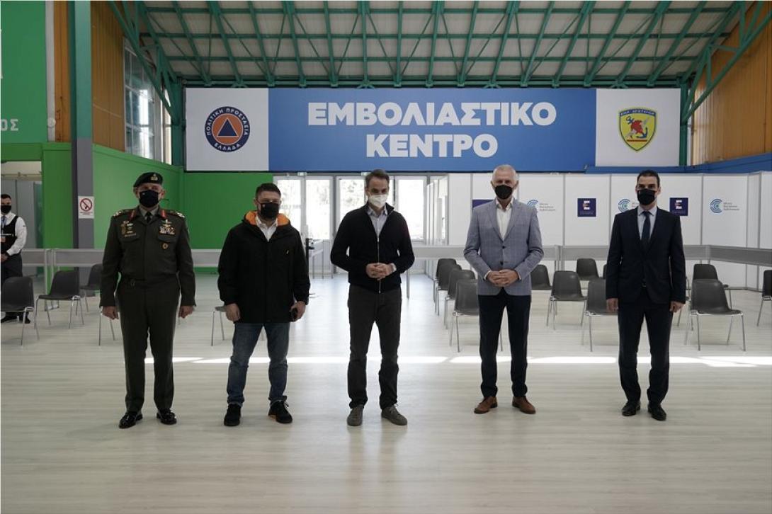 Κυριάκος Μητσοτάκης εμβολιαστικό κέντρο