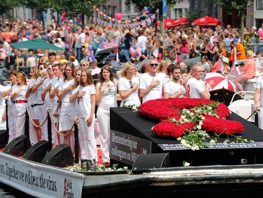 Τίμησαν τα θύματα του Μαλαισιανού αεροσκάφους στο Gay Pride του Άμστερνταμ