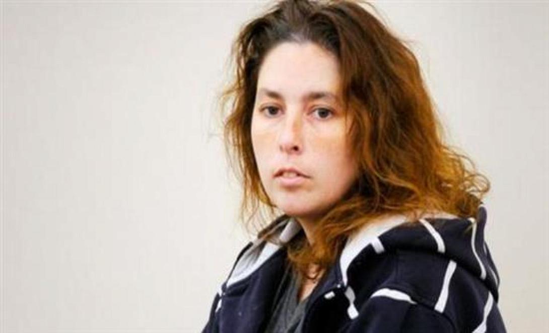 Σοκ. Γυναίκα ζούσε σε σπίτι - χωματερή μαζί με λείψανα τριών βρεφών