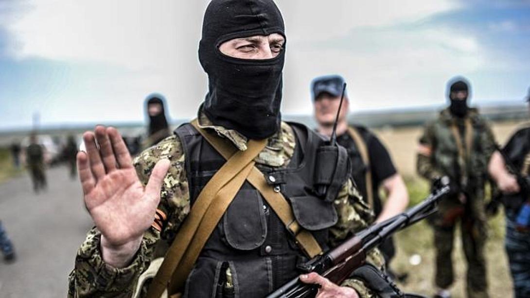 Ουκρανία: Φιλορώσοι αντάρτες σκάβουν χαρακώματα έξω από το πανεπιστήμιο στο Ντονέτσκ