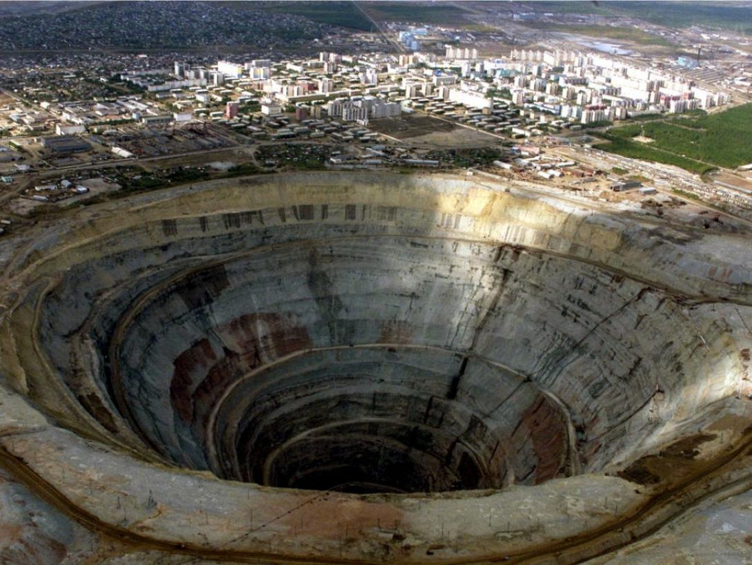 Η βαθύτερη τρύπα του πλανήτη
