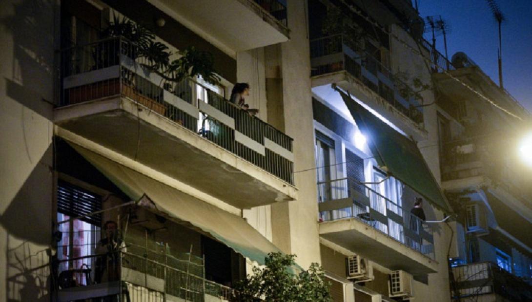 Η Ελλάδα στα μπαλκόνια