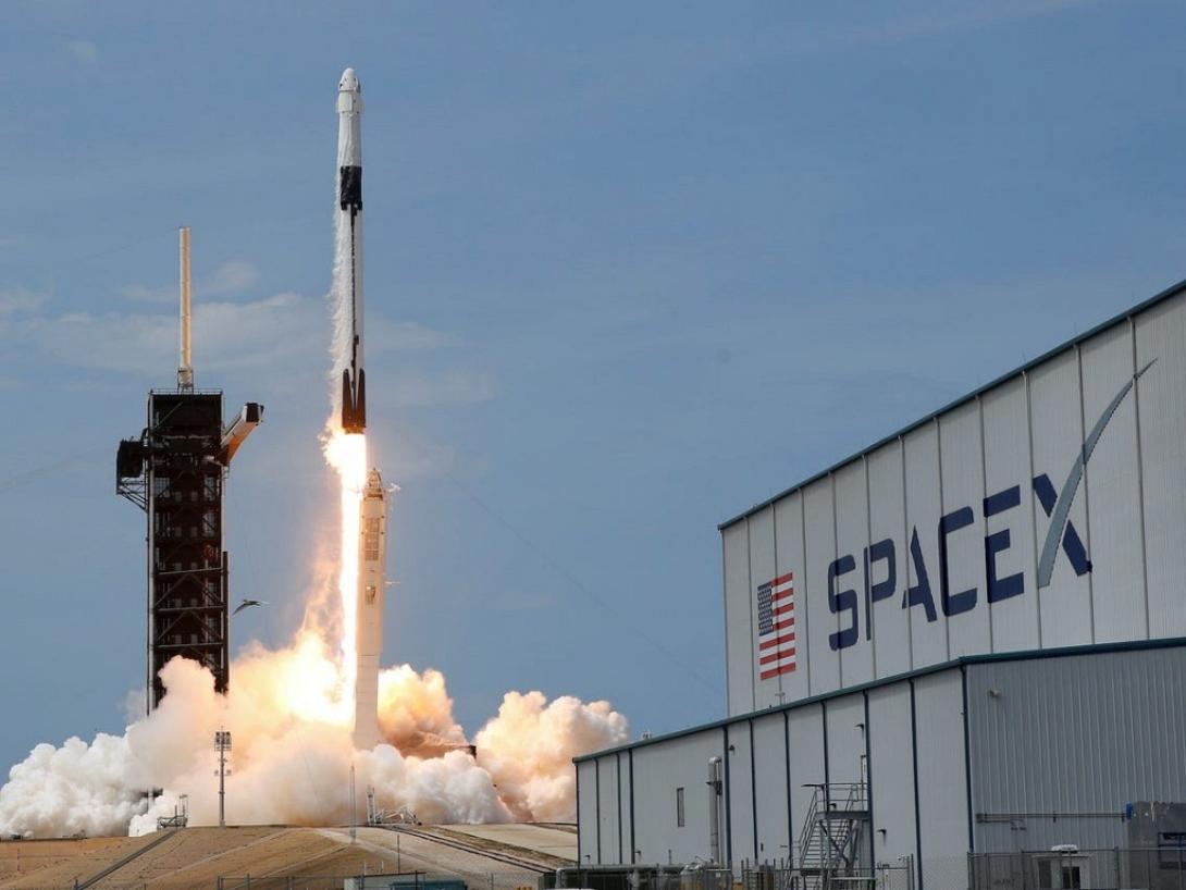  SpaceX