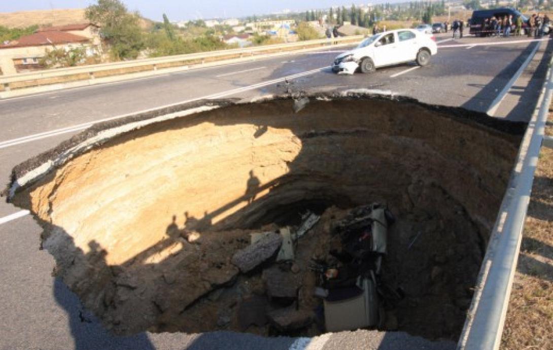 Κριμαία: 'Ανοιξε η... γη και κατάπιε 6 άτομα