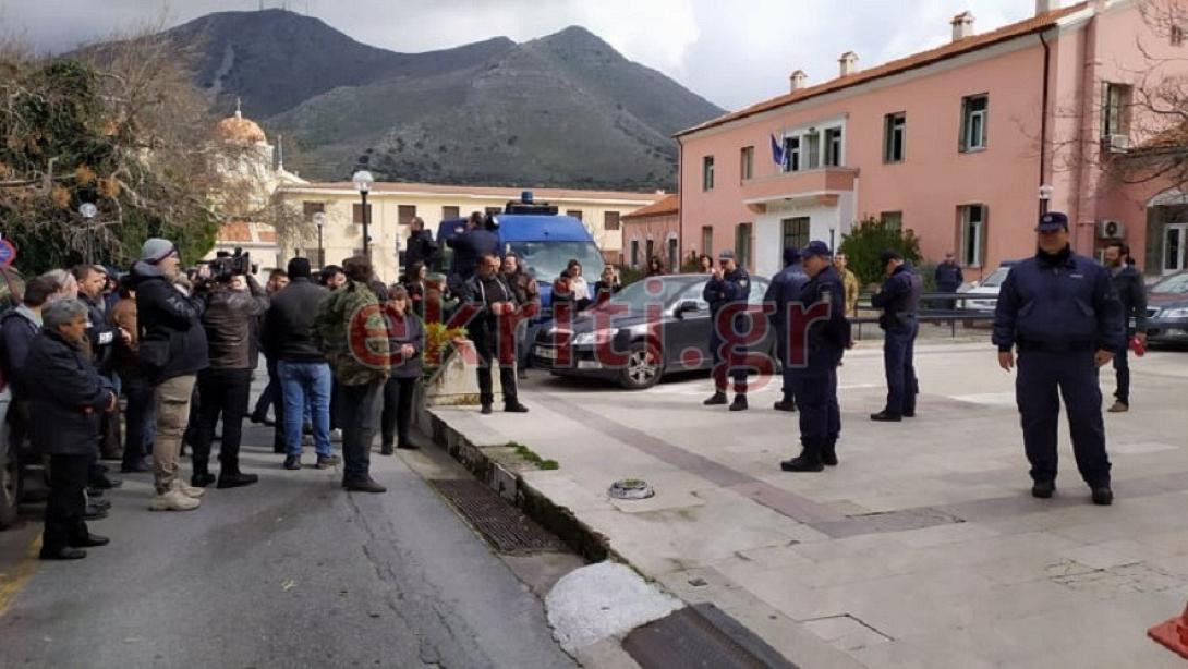 Ισχυρή αστυνομική δύναμη στο δικαστικό μέγαρο Νεαπόλεως Λασιθίου