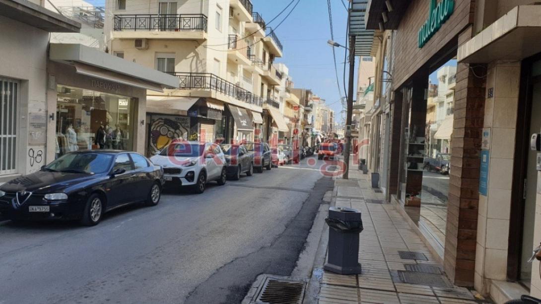 Η κίνηση έχει περιοριστεί δραστικά και στους δρόμους και στα καταστήματα.