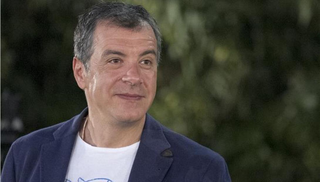 Σ. Θεοδωράκης: «Να μη διστάσει και να μη φοβηθεί» ο Τσίπρας