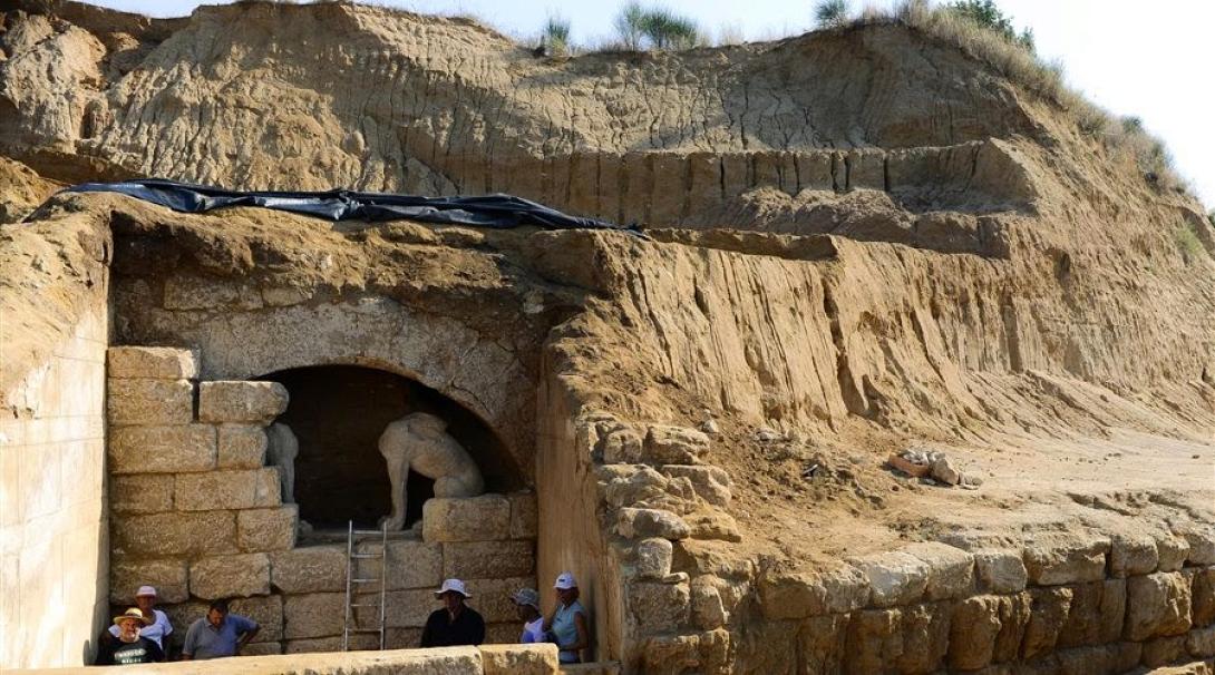 Λ. Μενδώνη: &quot;Ισχυρές ενδείξεις για δράση τυμβωρύχων στην Αμφίπολη&quot;