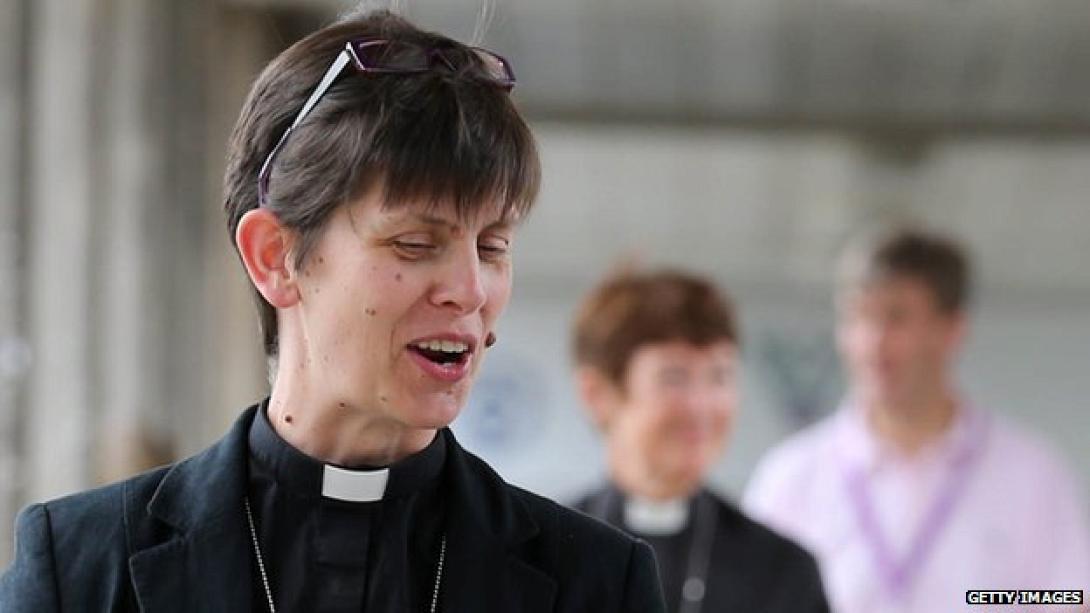 Η Εκκλησία της Αγγλίας χειροτόνησε την πρώτη γυναίκα επίσκοπο