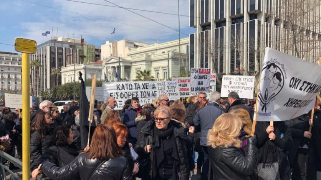 χήρες διαμαρτυρία