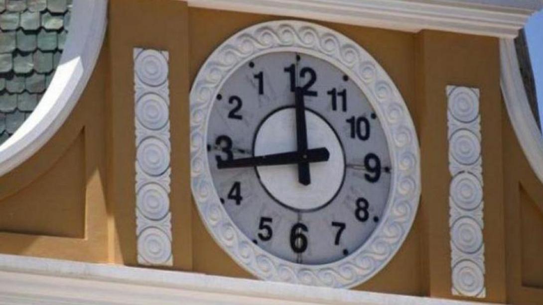 το ρολόι που πηγαίνει αντίθετα!