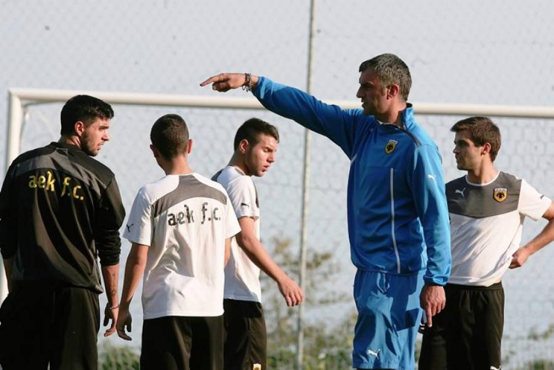 Ο Δέλλας καλωσόρισε τους νέους παίκτες της ΑΕΚ