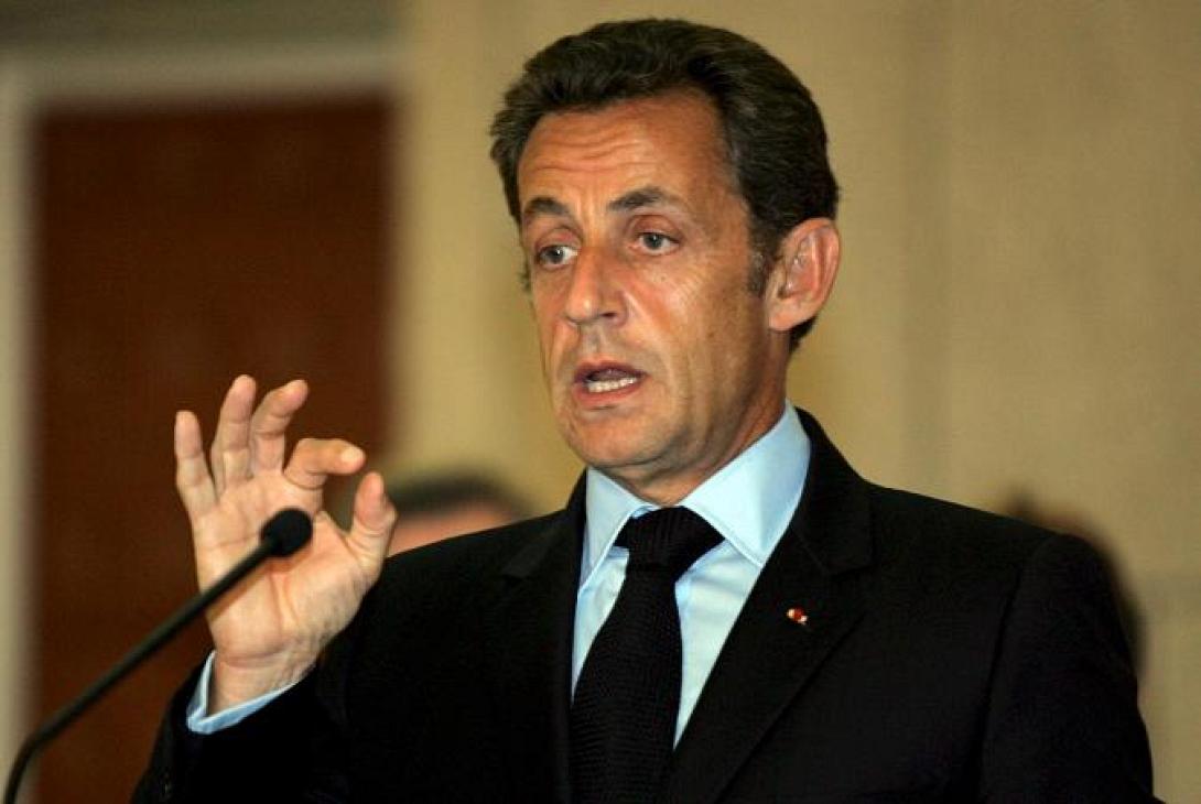 Ο Σαρκοζί κλείνει παλιούς λογαριασμούς στο κόμμα του