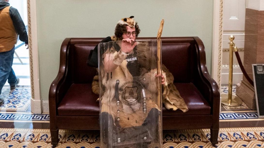 ο αντρας με την προβια στο καπιτωλιο