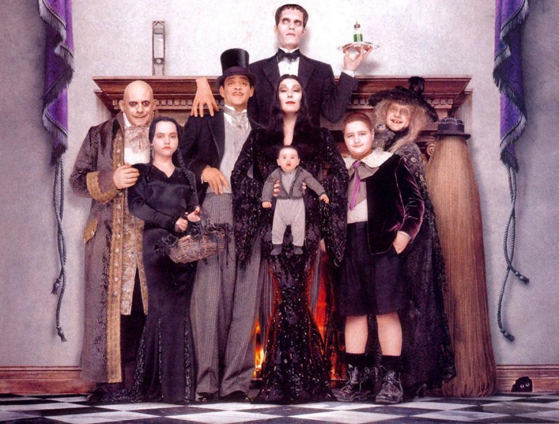 addams_family_values_i_oikogeneia_adam_epistrefei_programma_tileorasis_ant1.jpg