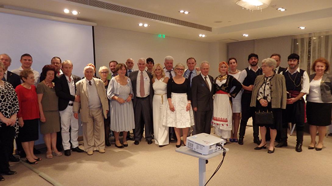 adelfopoiisi-galloi-1.jpg