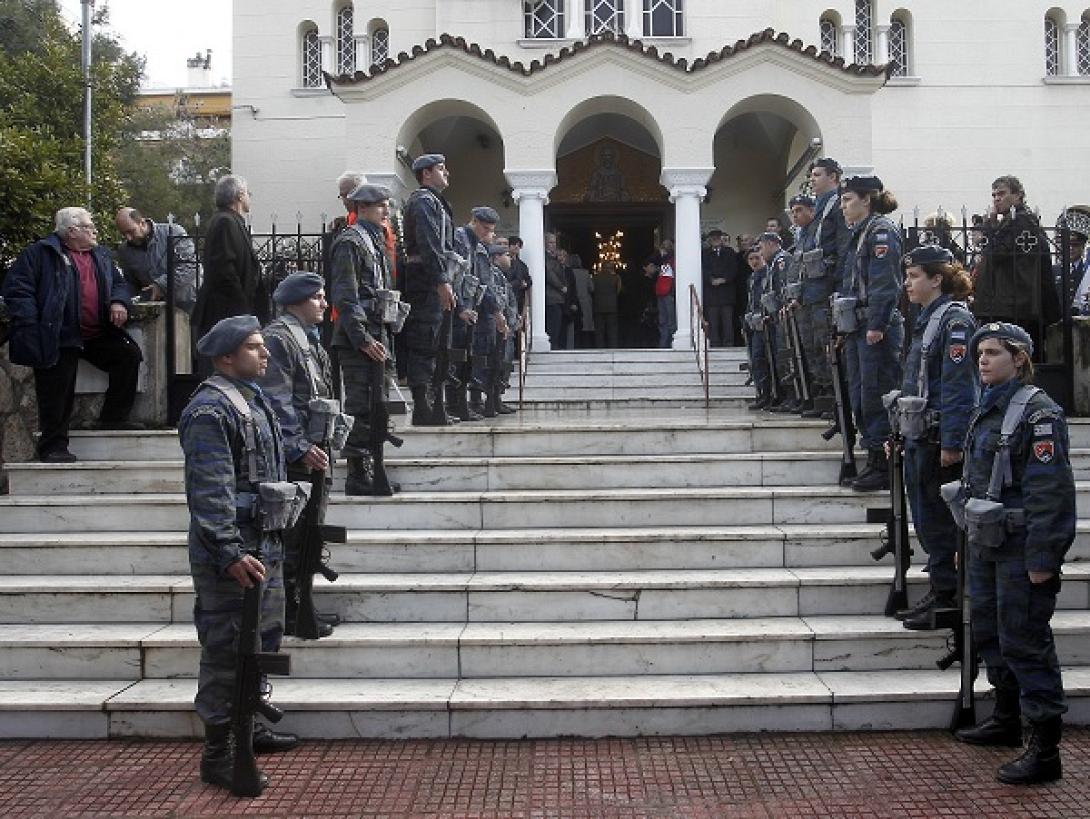 Το τελευταίο &quot;αντίο&quot; στο σμηναγό Παναγιώτη Λάσκαρη