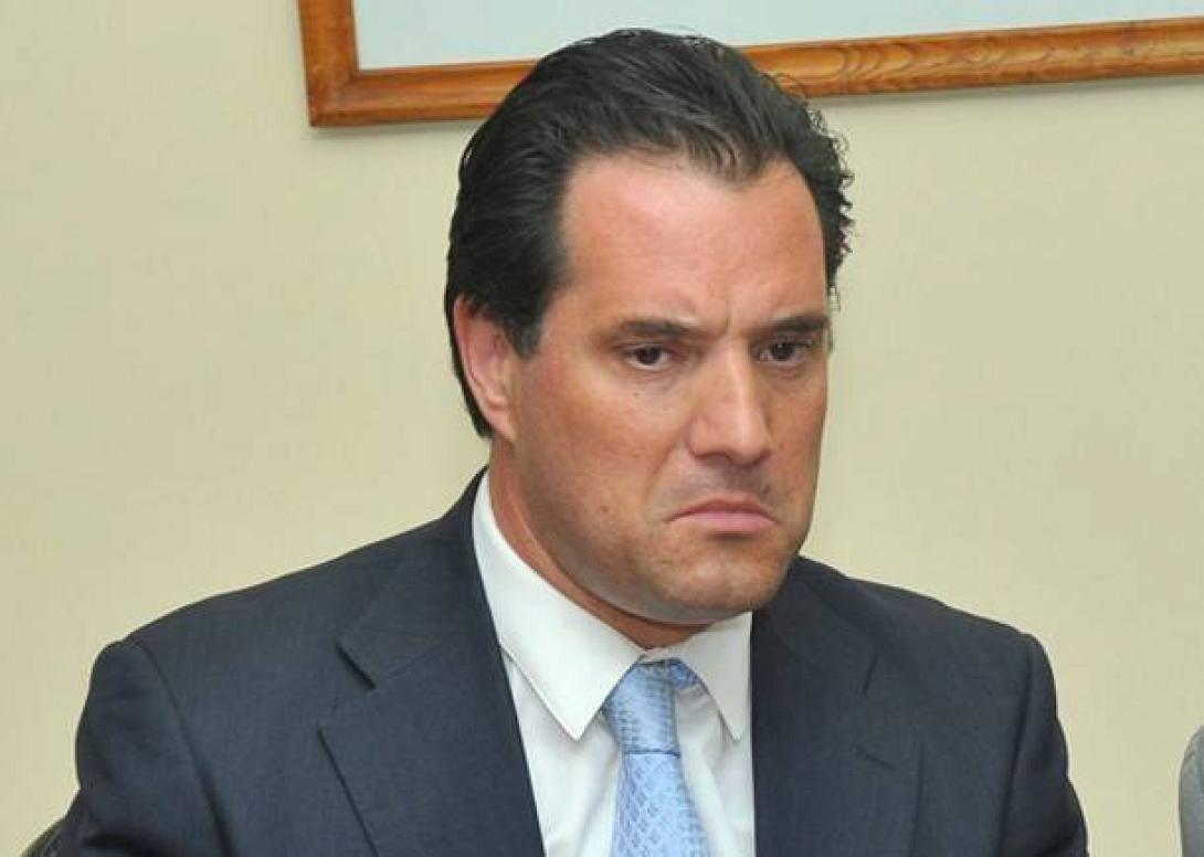 Αν θα φύγει τώρα από τη χώρα, ρώτησαν τον Άδωνι