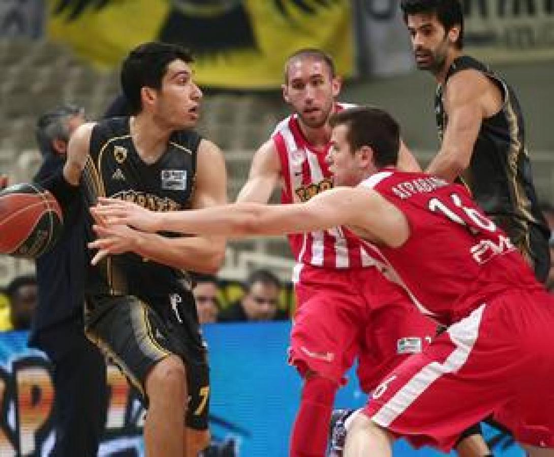 Εκτός έδρας νίκη για Ολυμπιακό 81-62 την ΑΕΚ