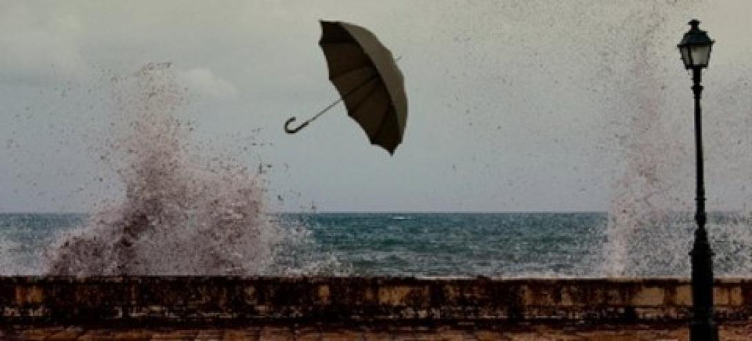 Σε κλοιό κακοκαιρίας το Ηράκλειο - Καταρρακτώδης βροχή και ισχυροί άνεμοι