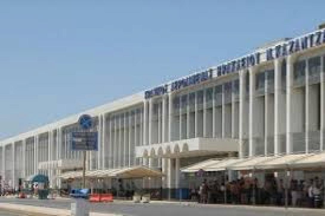 Ηράκλειο: Με παράνομους αλλοδαπούς ταξιδιώτες γέμισε το αεροδρόμιο 