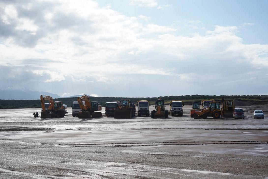 Τα μηχανήματα που δουλεύουν για το έργο