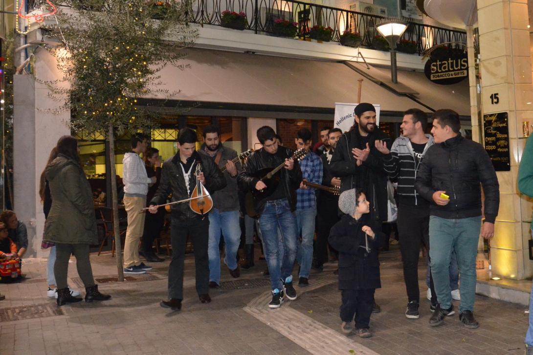 Ξύπνησαν μνήμες από την παραδοσιακή καντάδα του ομίλου &quot;Αετογιάννη&quot;