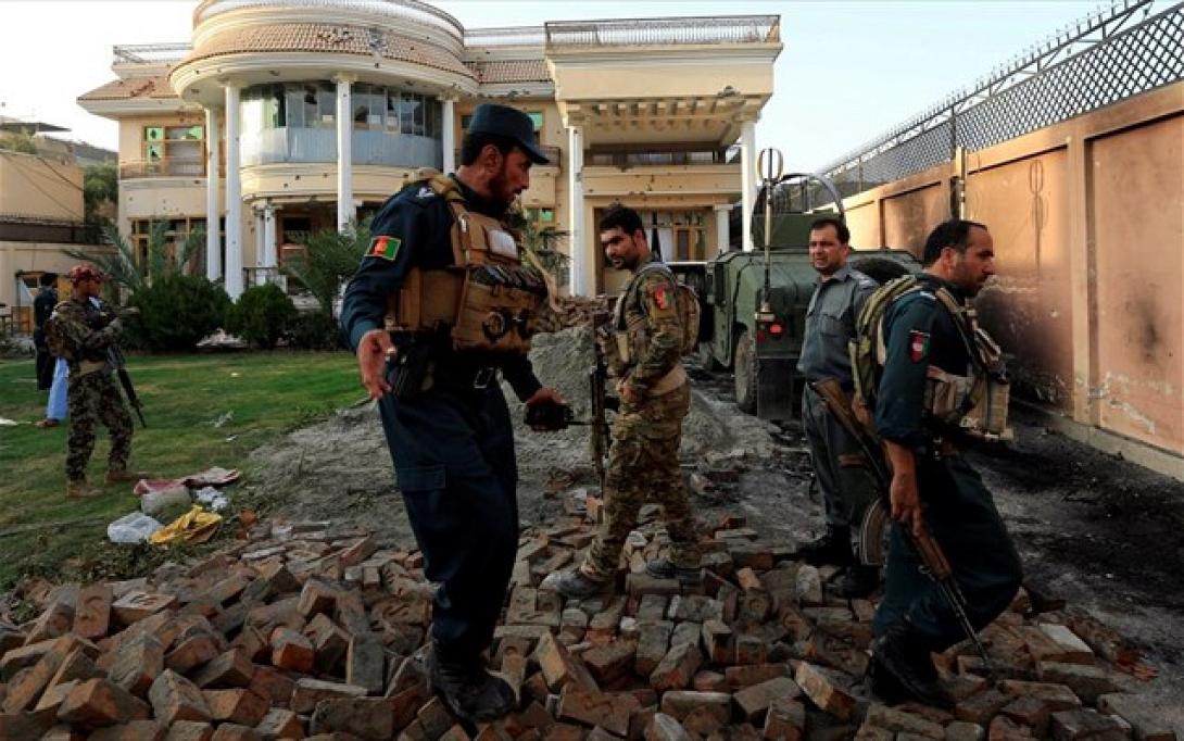 afganistan-treis-nekroi-apo-epithesi-enoplon-se-sxoli-maieutikis.jpg